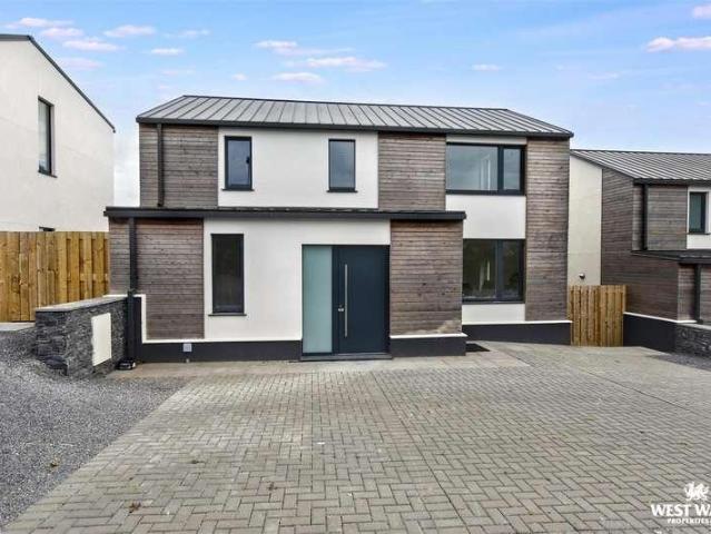 5 bed house for sale