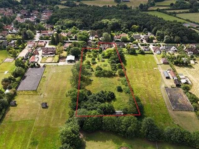 5 bed house for sale