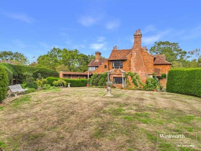 5 bed house for sale