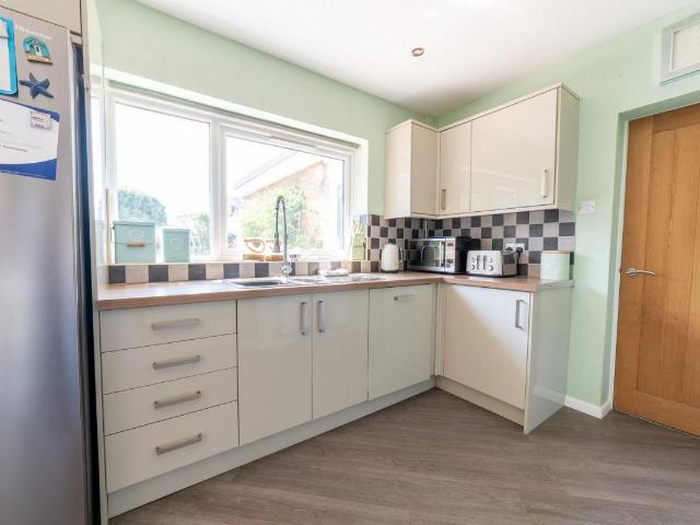 5 bed house for sale
