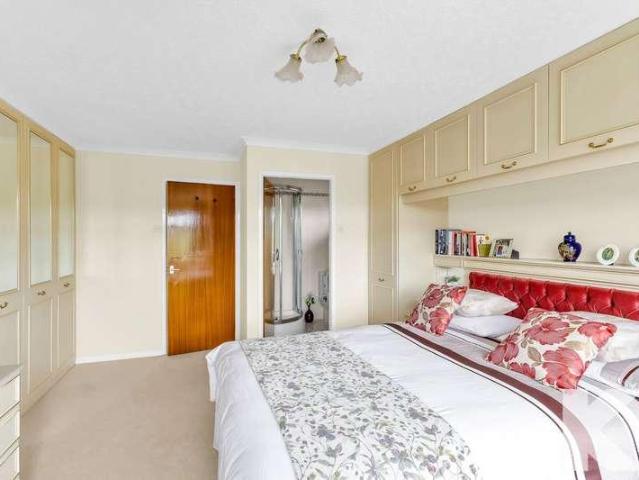 5 bed house for sale