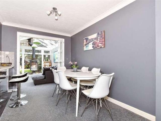 5 bed house for sale