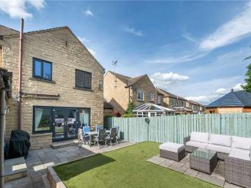 5 bed house for sale