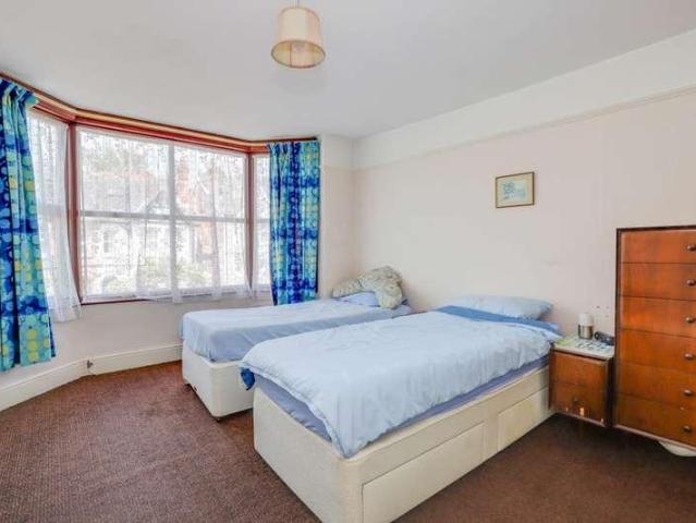 5 bed house for sale