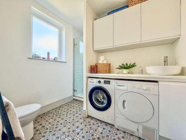 5 bed house for sale