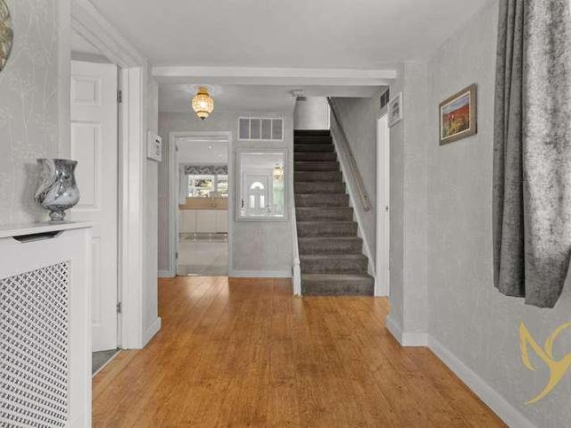 5 bed house for sale