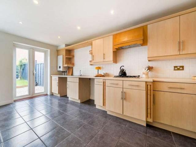 5 bed house for sale