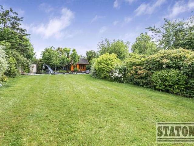 5 bed house for sale