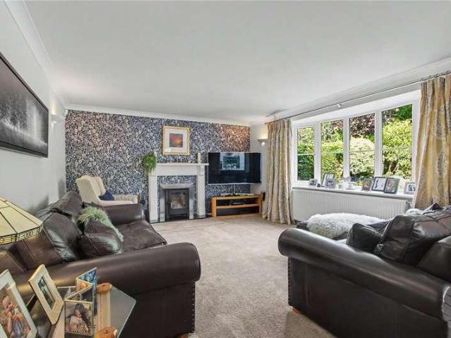 5 bed house for sale