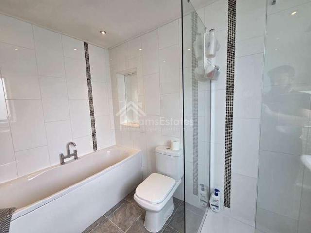 5 bed house for sale