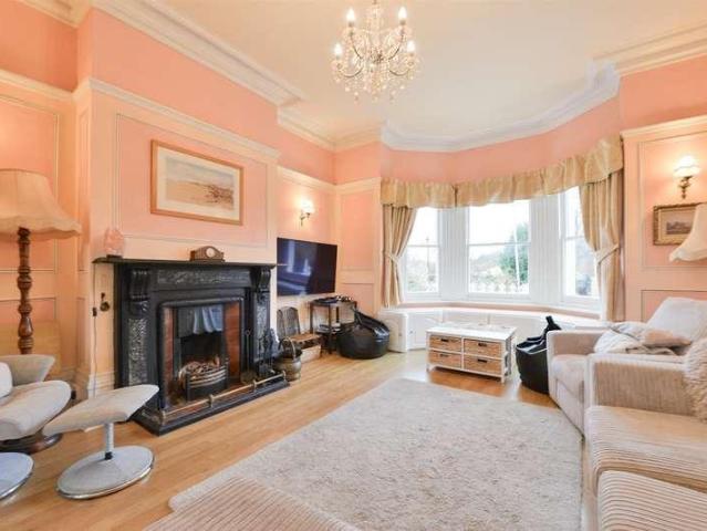 5 bed house for sale