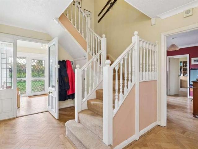 5 bed house for sale