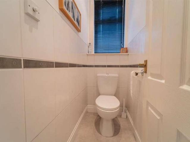 5 bed house for sale