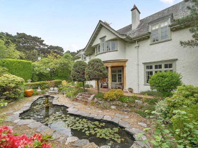 5 bed house for sale