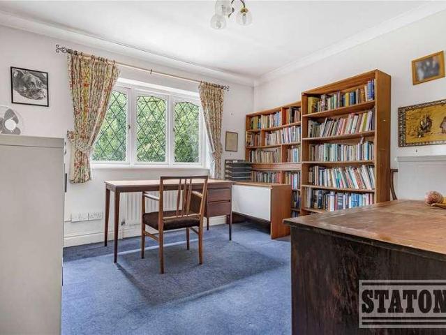 5 bed house for sale