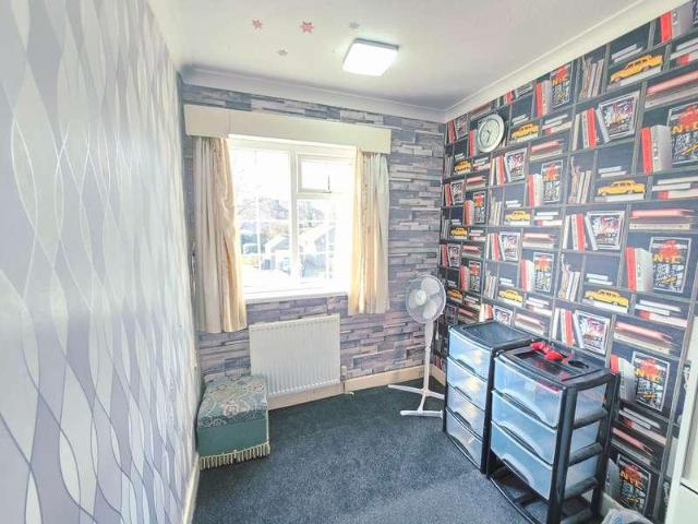 5 bed house for sale