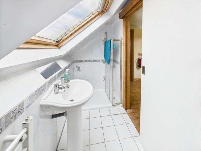 5 bed house for sale