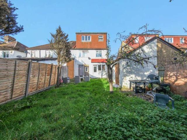 5 bed house for sale