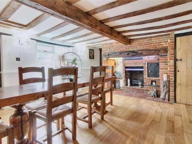 5 bed house for sale