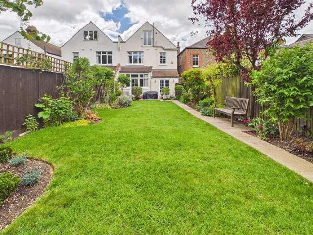 5 bed house for sale