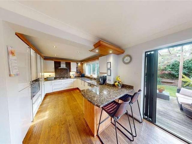5 bed house for sale