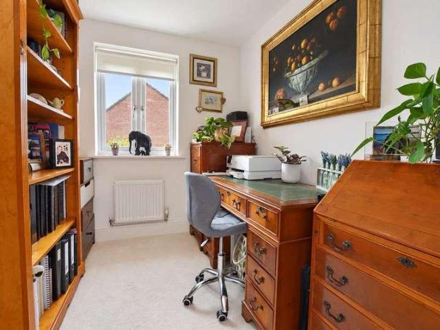 5 bed house for sale