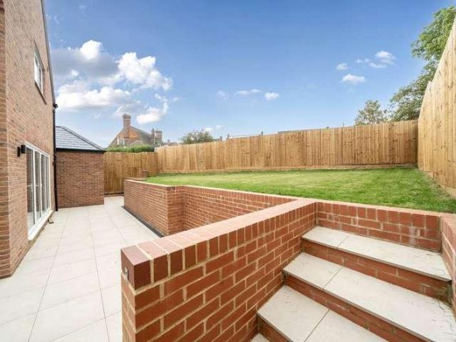 5 bed house for sale
