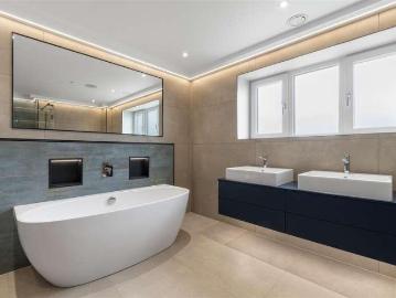 5 bed house for sale