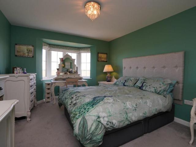 5 bed house for sale