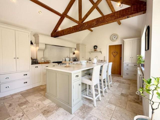 5 bed house for sale