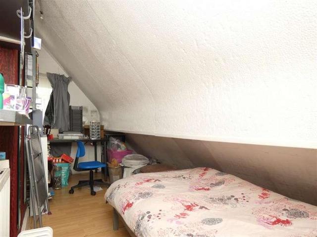 5 bed house for sale