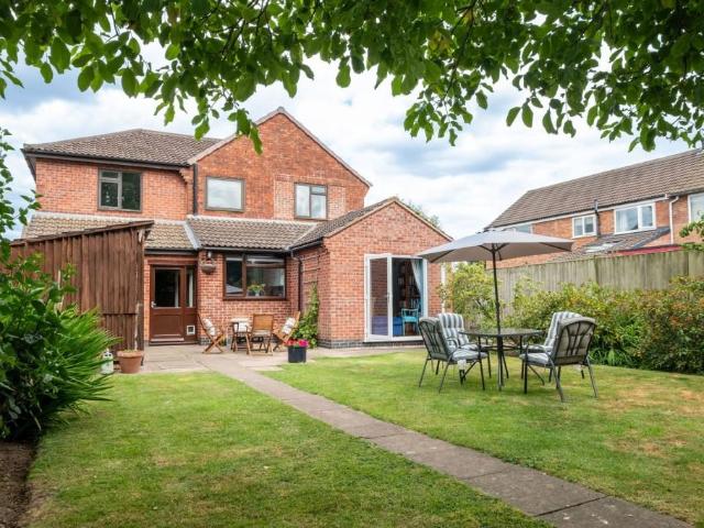 5 bed house for sale