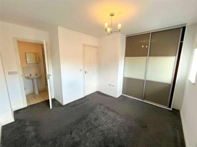 5 bed house for sale