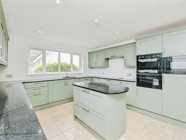 5 bed house for sale