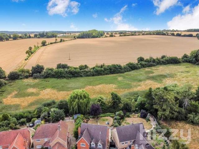 5 bed house for sale