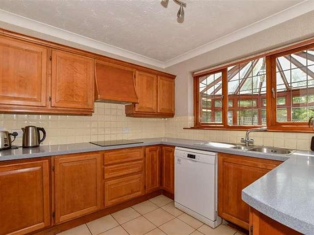 5 bed house for sale