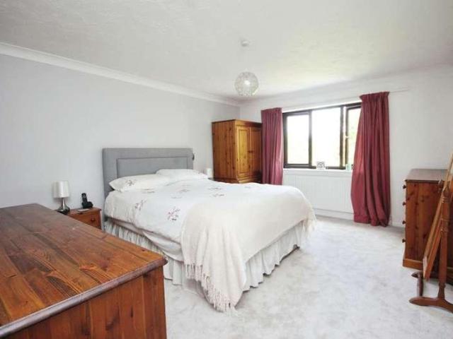 5 bed house for sale