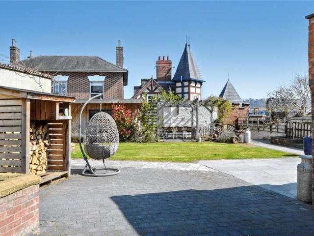 5 bed house for sale
