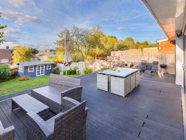 5 bed house for sale