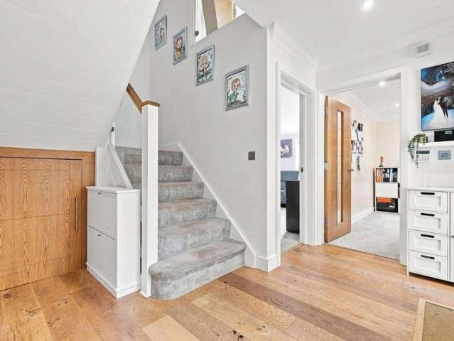 5 bed house for sale