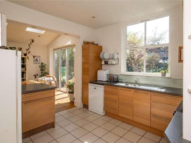 5 bed house for sale