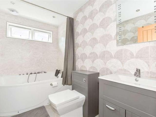 5 bed house for sale