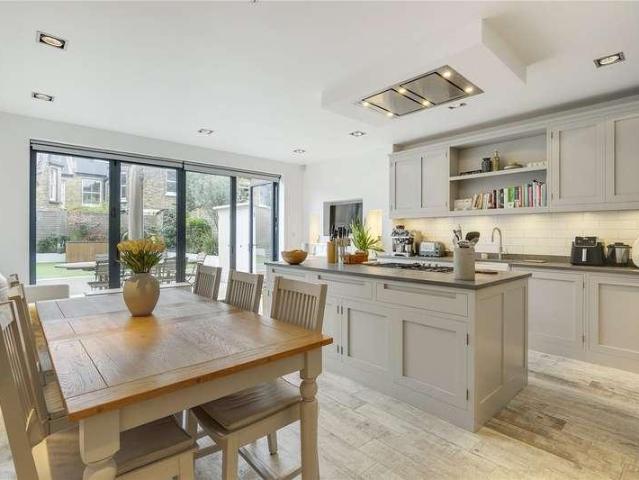 5 bed house for sale