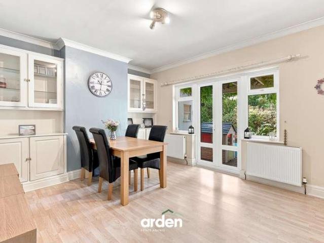 5 bed house for sale