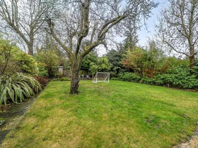 5 bed house for sale