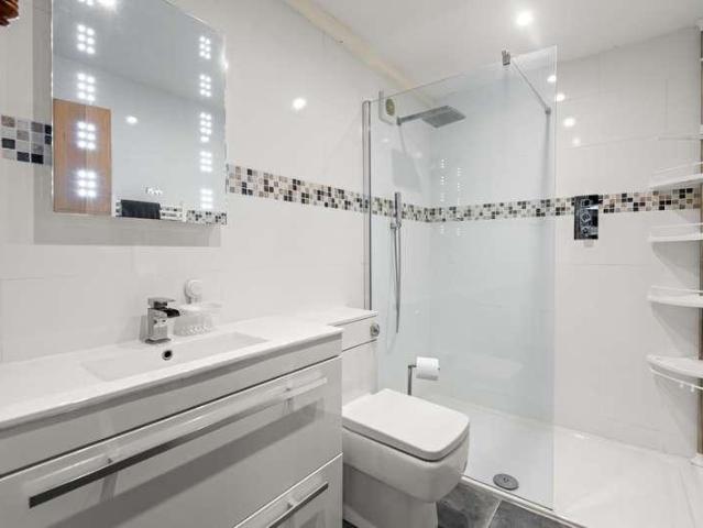 8 bed house for sale
