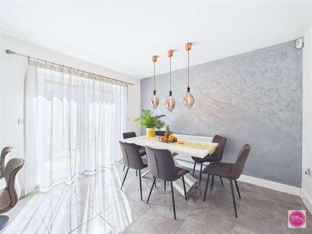 5 bed house for sale