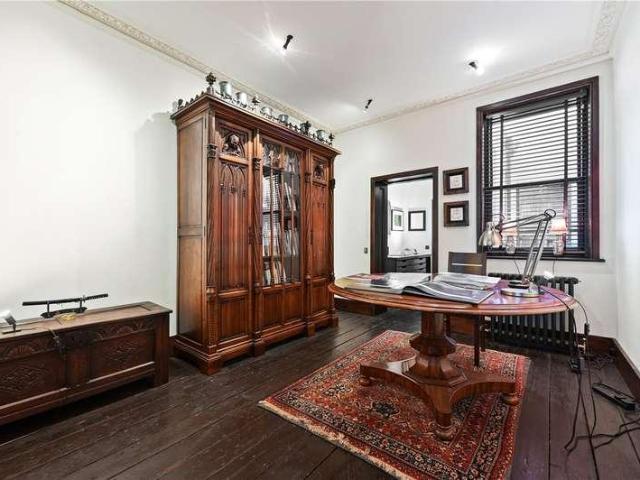 5 bed house for sale