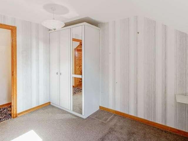 5 bed house for sale