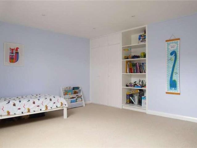 5 bed house for sale